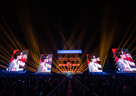 银河官网荧光棒助力时光演唱会震撼开唱